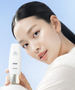 Kem chống nắng OHUI Black có UV cao, ngăn bụi bẩn, chống thấm nước, hút bã nhờn và là lớp trang điểm tự nhiên – 50ml