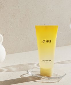 Gel rửa mặt OHUI giúp da sạch và căng bóng trong suốt nhưng vẫn ẩm mịn sau khi rửa – 180ml