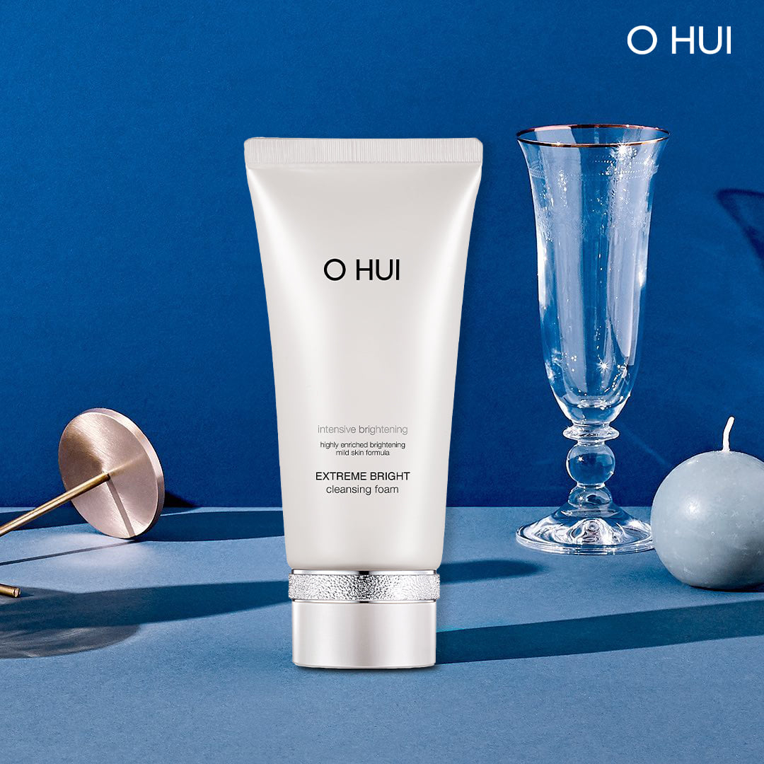 Sửa rửa mặt OHUI dạng bọt mịn giúp làm sạch sâu, dưỡng sáng và bổ sung độ ẩm cho da – 160ml