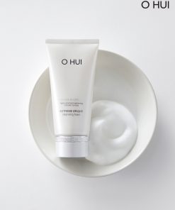 Sửa rửa mặt OHUI dạng bọt mịn giúp làm sạch sâu, dưỡng sáng và bổ sung độ ẩm cho da – 160ml