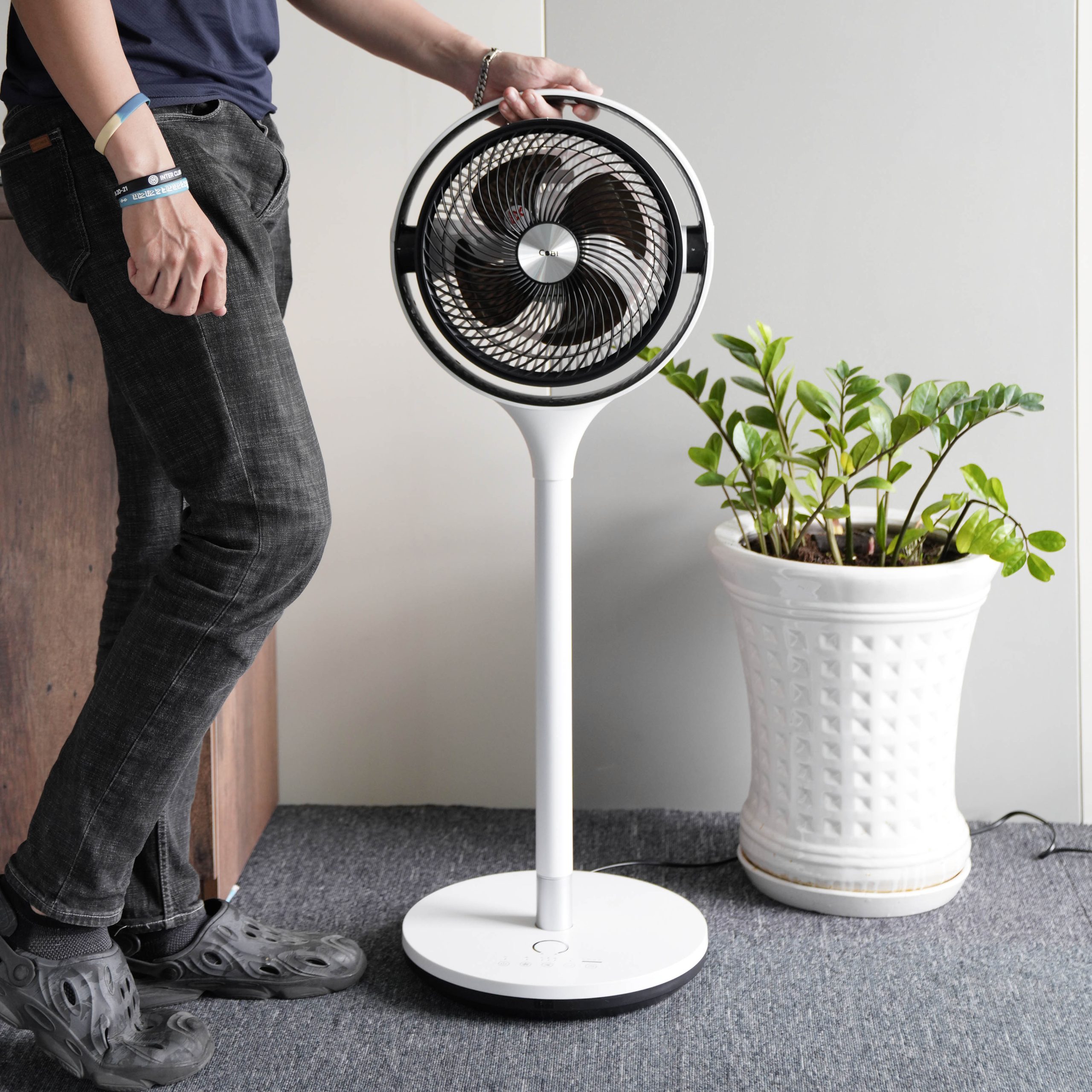 Quạt đứng tuần hoàn không khí 10″ COBI – Điều khiển từ xa, Điều chỉnh góc xoay linh hoạt_341730