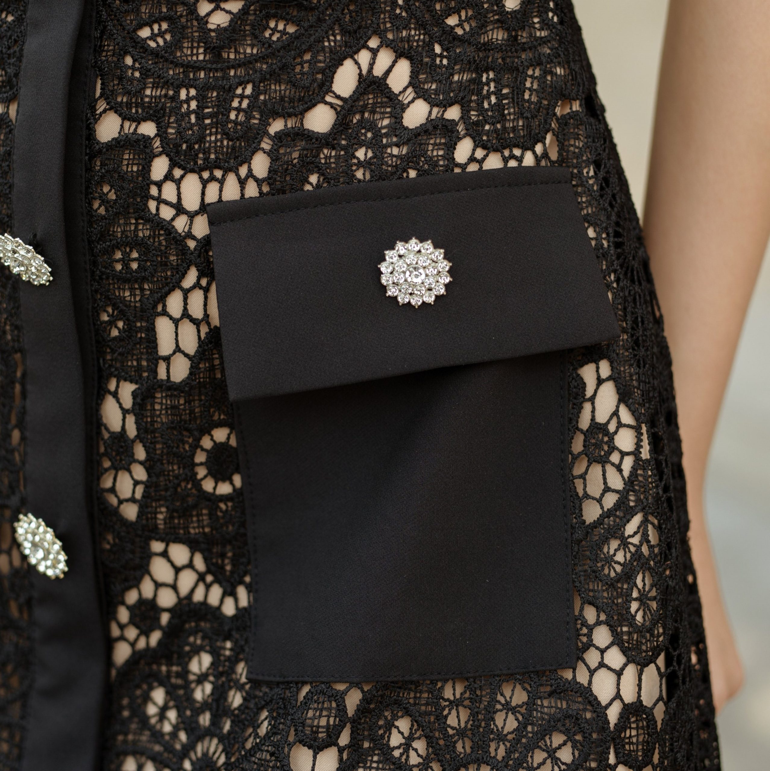 Đầm ren Túi vuông Joyce