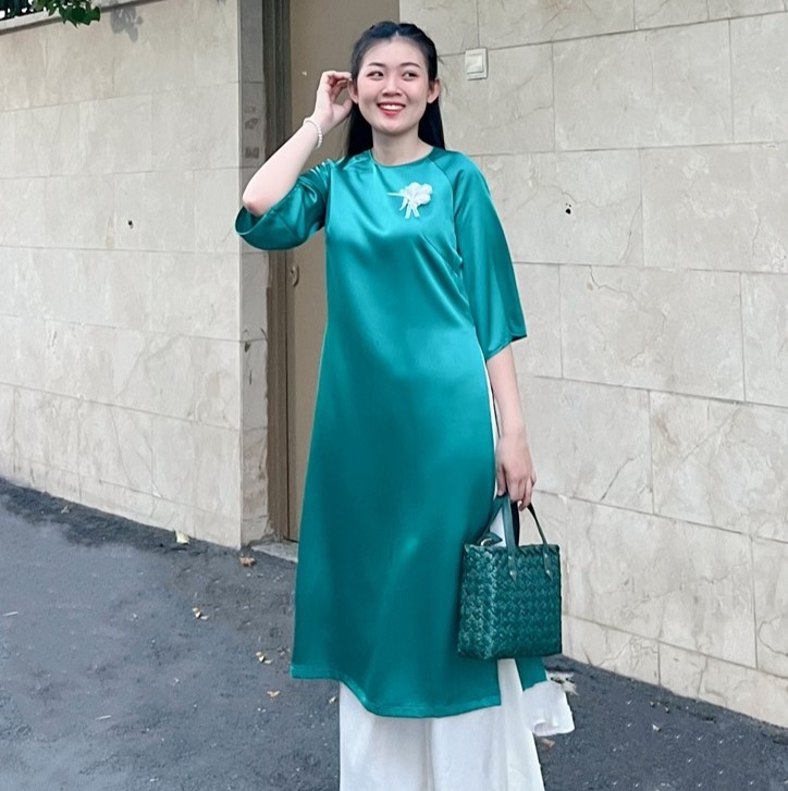 Set Áo dài Lụa trơn Hoa Nhiên